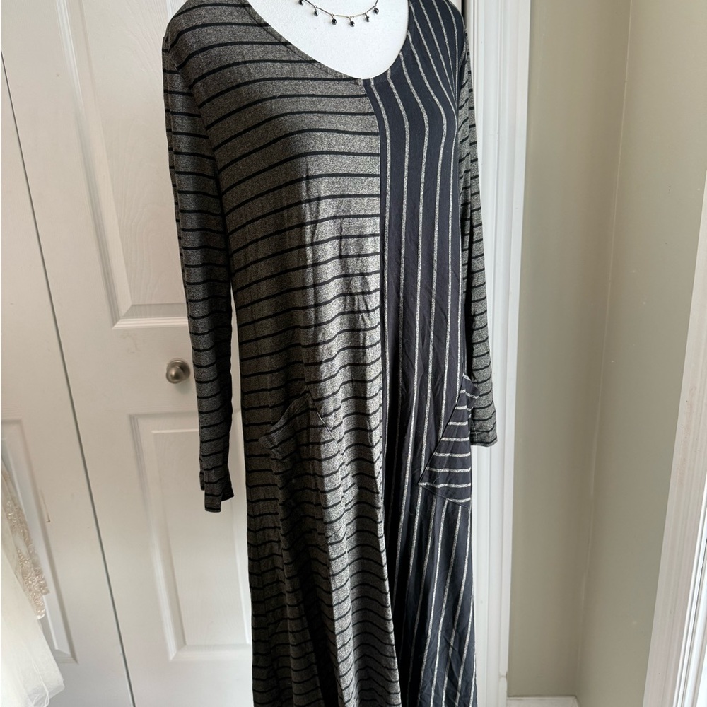 Elegant Long Sleeve Striped Dress in Black and Gray